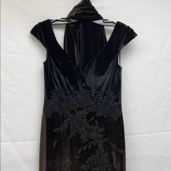 Montage by MonCheri velvet sleeveless long gown with shawl - Picture 5 of 10